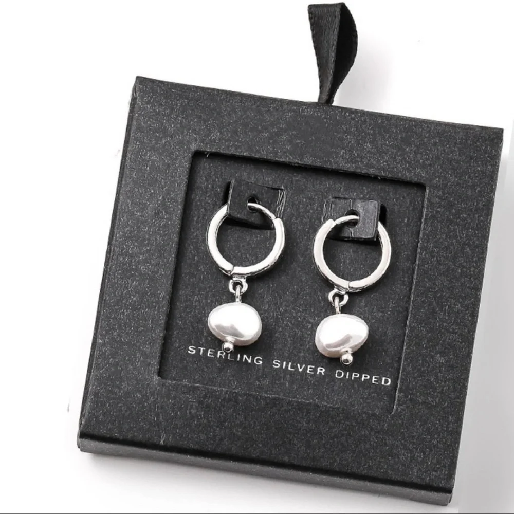 NIB Freshwater Pearl Drop Huggie Hoop Earrings (14k Gold/925 Sliver)